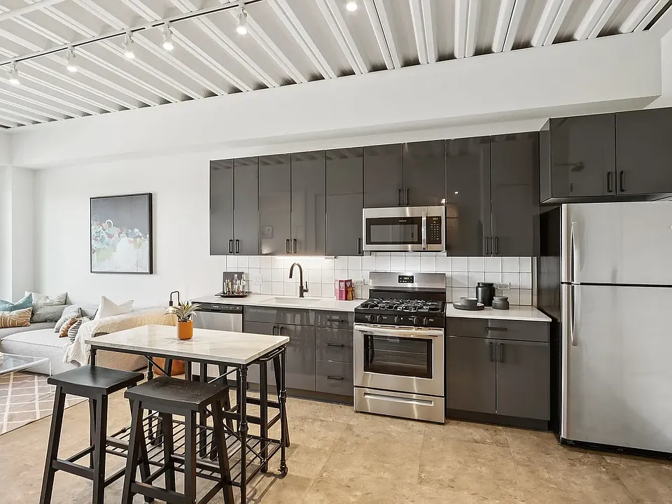 1222 W Jackson Blvd #201
