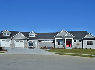 6238 Hess Ct, Bettendorf, IA 52722