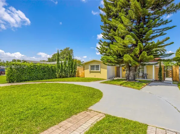 304 SW 68th Ave, Pembroke Pines, FL 33023