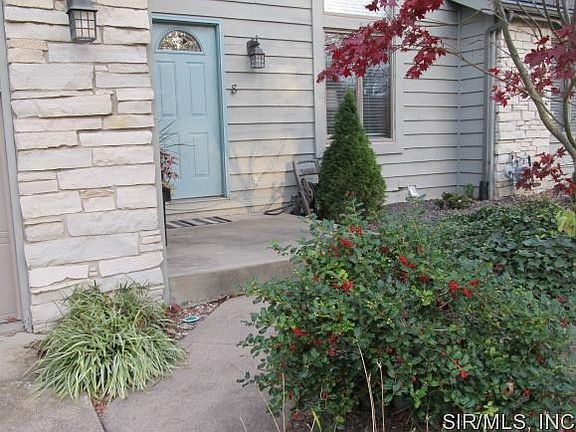 4th image of 8 Ginger Lake Dr W