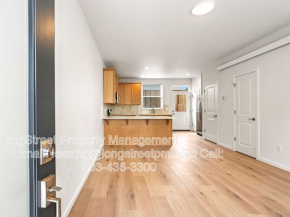4th image of 658 NE Mason St