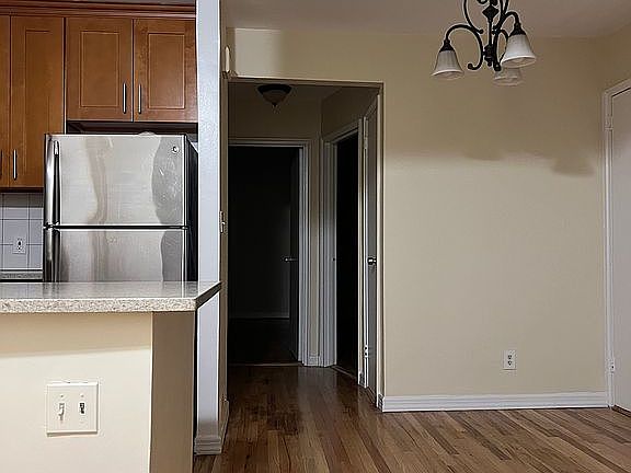 4th image of 4185 E Tremont Ave #2B