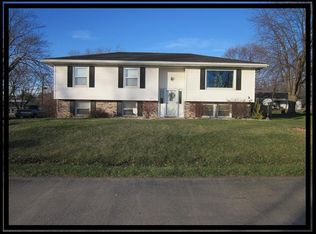 1001 Crestview Dr, Macon, MO 63552