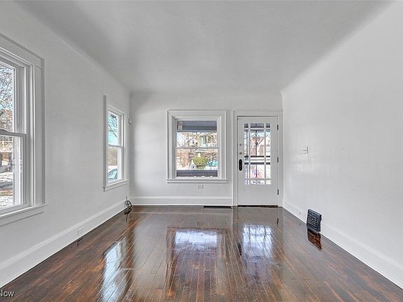 3rd image of 11412 Tuscora Ave