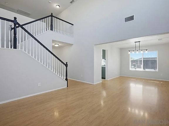 5th image of 27983 Springhaven St