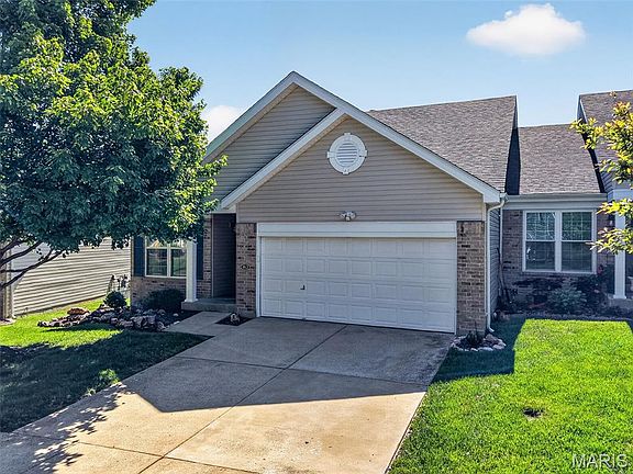 2nd image of 812 Whispering Village Cir