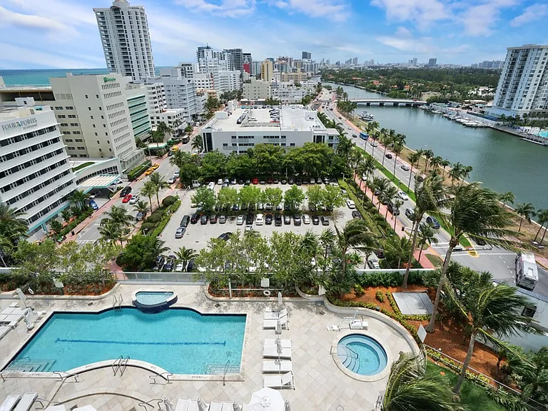 4401 Collins Ave #ID1540556P — Photo 11