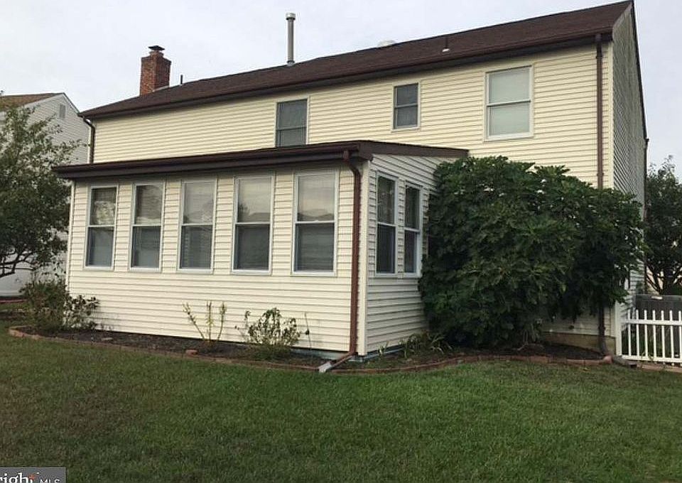1st image of 72 Twin Ponds Dr