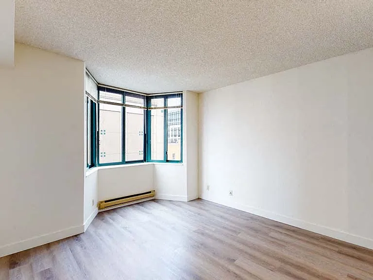 Trinity Towers Apartments — Photo 57