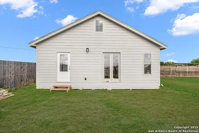 1 bed, 1.0 bath, 800 sqft, $900 — Photo 1