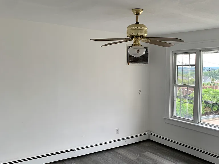 73 E Gouverneur Ave — Photo 11