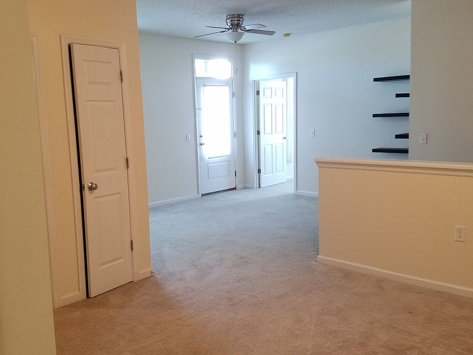 2nd image of 3424 Hiram St