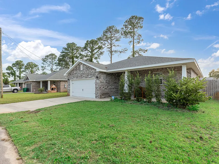 64 Brenda Ln — Photo 4