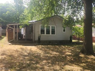 8312 Maple St SW, Sherrodsville, OH 44675