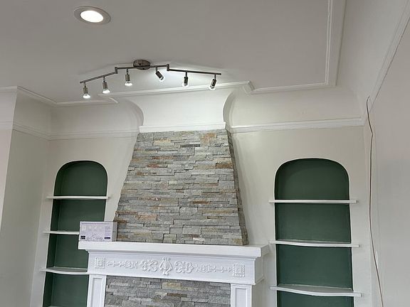 2nd image of 5739 N Francisco Ave #3