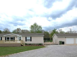 16495 E Robin Rd, Mount Vernon, IL 62864