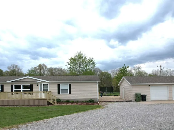16495 E Robin Rd, Mount Vernon, IL 62864