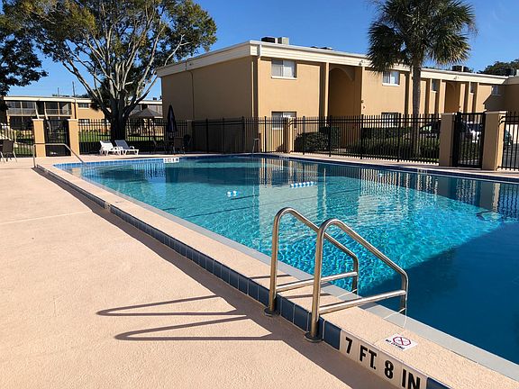 3rd image of 1000 Lake Of The Woods Blvd APT F101
