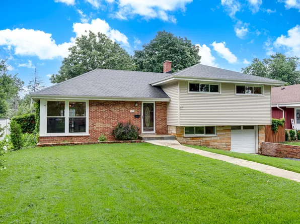 1015 S Leslie Ln, Villa Park, IL 60181