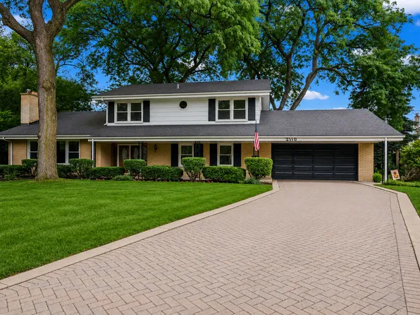 2110 E Eastman Ct, Arlington Heights, IL 60004