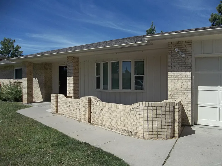4315 N Harrison Ave — Photo 1