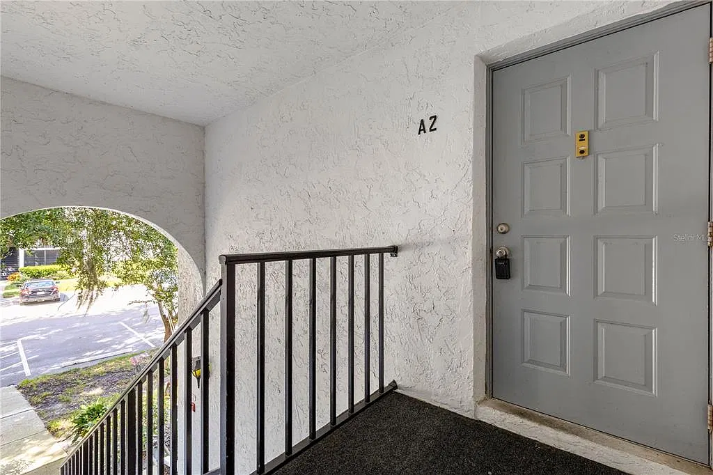 3 bed, 2.0 bath, 1185 sqft, $2,149 — Photo 2