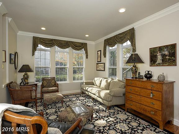 5th image of 1401 Goldenrain Dr