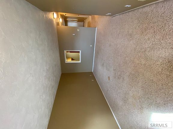 2nd image of 845 Linden Pl #845