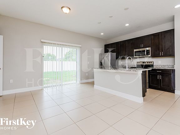 5th image of 418 Churchill Ct