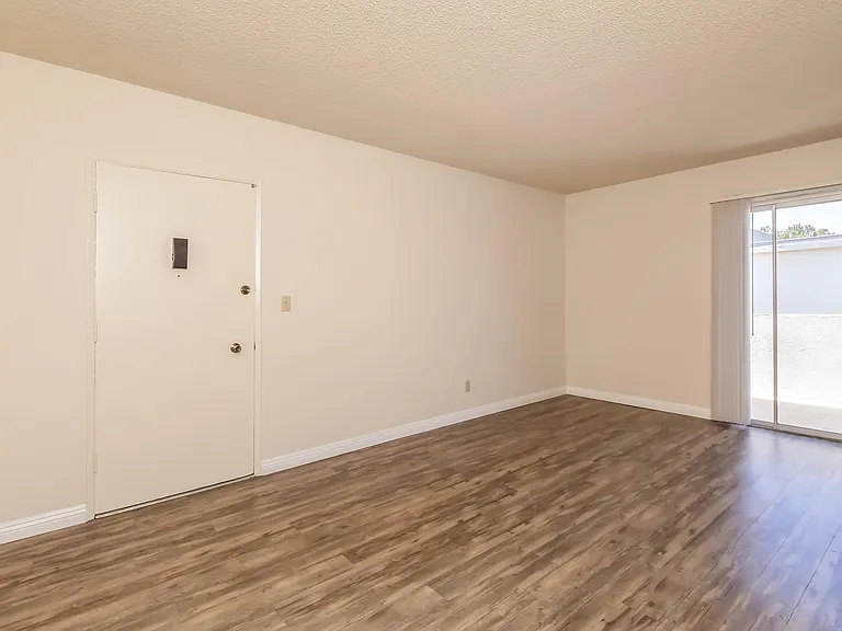 Ocean West Apartments — Photo 30