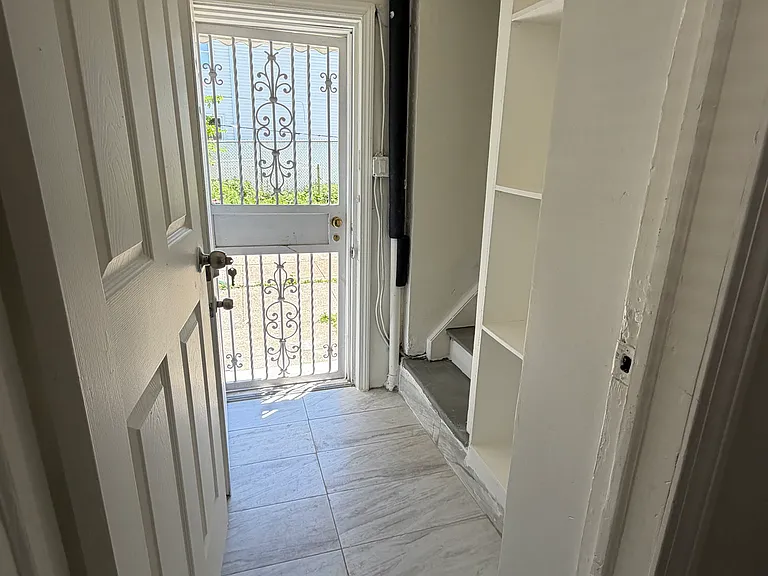 Cedar Ave — Photo 8
