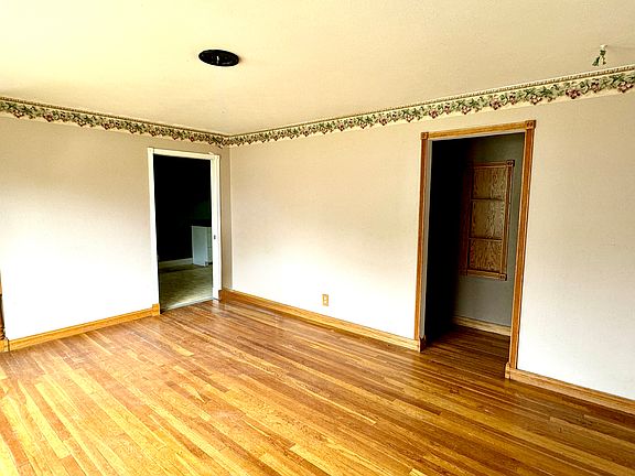 5th image of 5516 Linda Ln