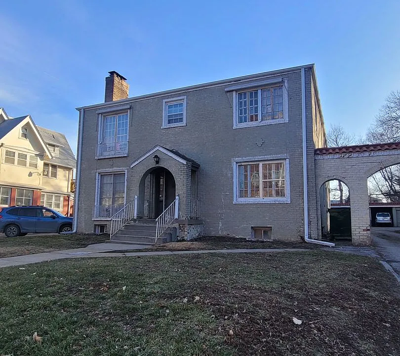 411 S 38th Ave