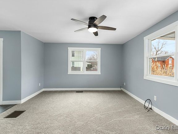 5th image of 310 E Adams St
