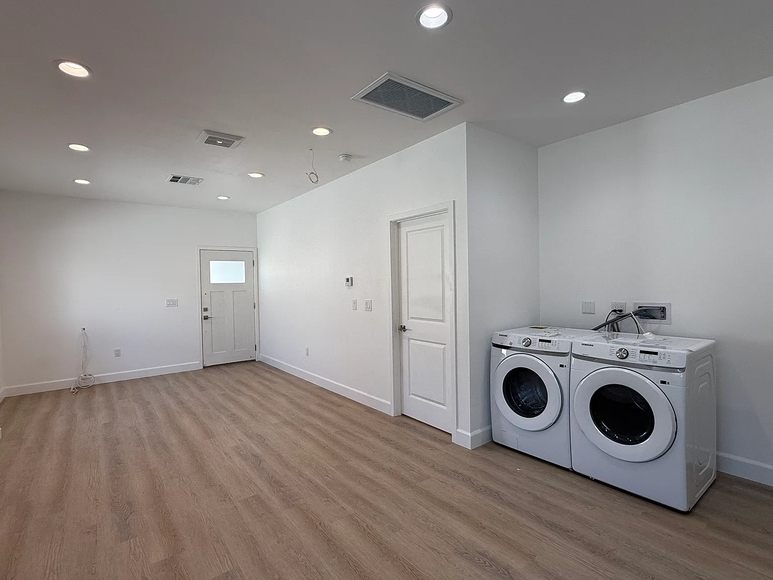 3 bed, 1000 sqft, $3,800 — Photo 3