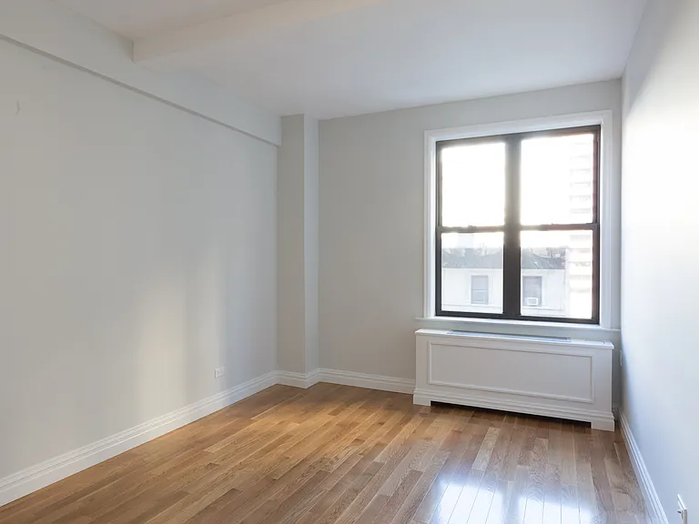 210 W 70th St #608 — Photo 5