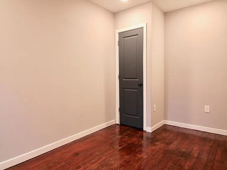 3055 Braddock St — Photo 17