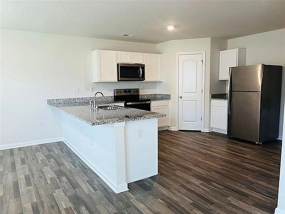4th image of 1763 Robinson Ct