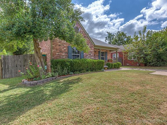 3rd image of 1219 S Richmond Ave