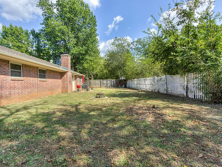 1828 Burnt Oak St — Photo 28