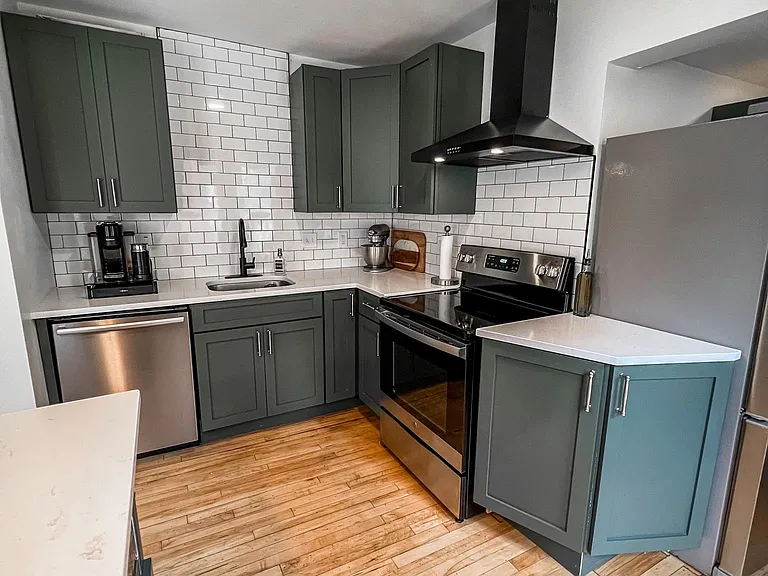 592 Ottawa Ave — Photo 9