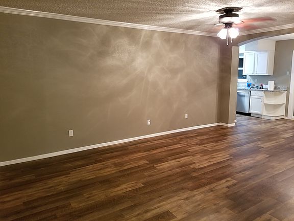 4th image of 1702 Woodhaven Dr