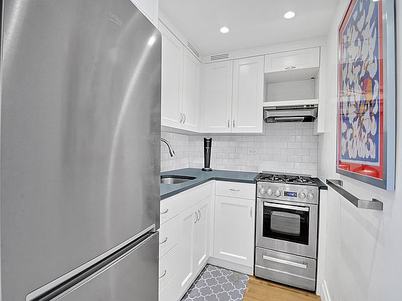 3rd image of 210 E 15th St APT 11E