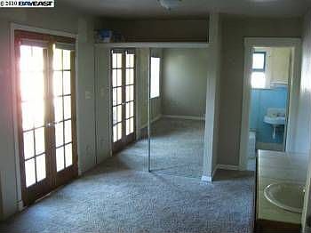 3rd image of 1260 W Dana St