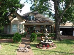 804 E Main St, Madisonville, TX 77864