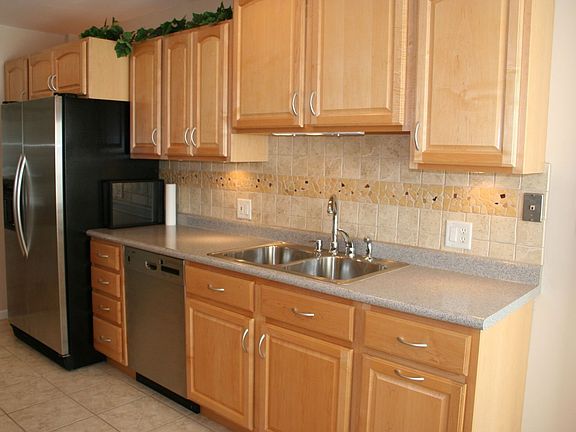3rd image of 95 Knightsbridge Dr