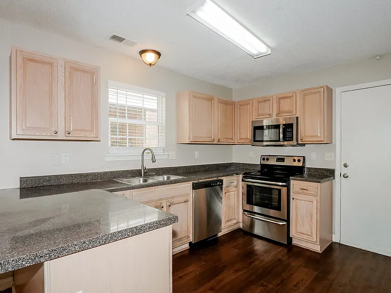 7335 Red Maple Dr — Photo 8