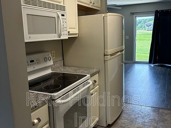 3rd image of 303 Joyce Dr
