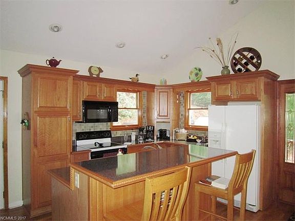 5th image of 111 Ginger Ln
