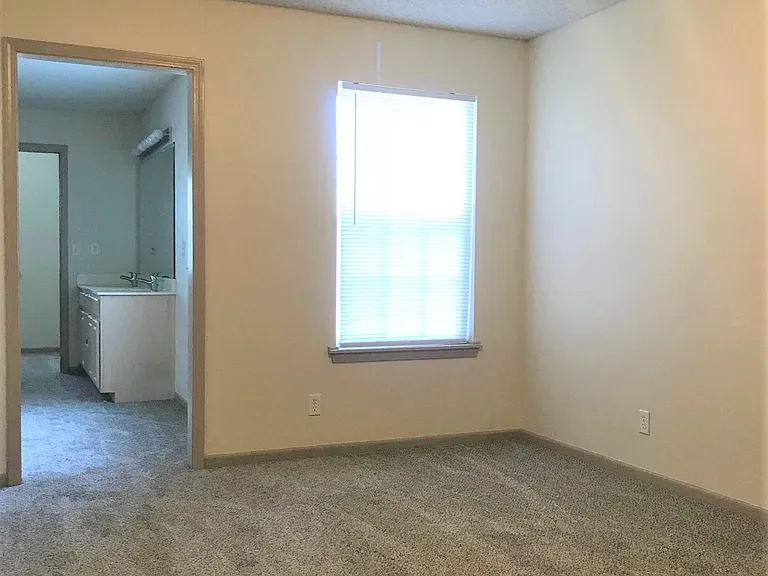 9844 N Lewis Ave — Photo 7